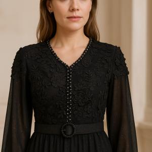 V Yaka Dantel İşlemeli Simli Kumaş Kemerli Uzun Abiye Elbise